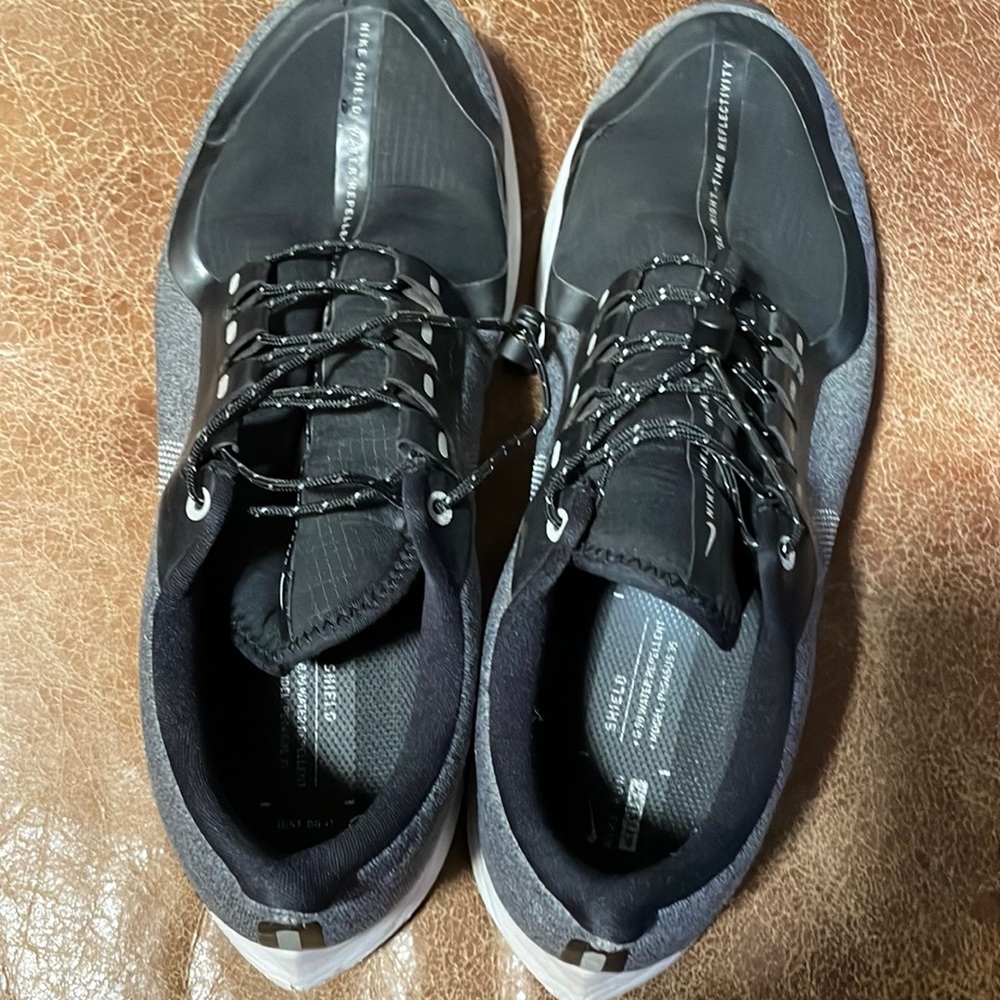 Nike Shield Pegasus 35